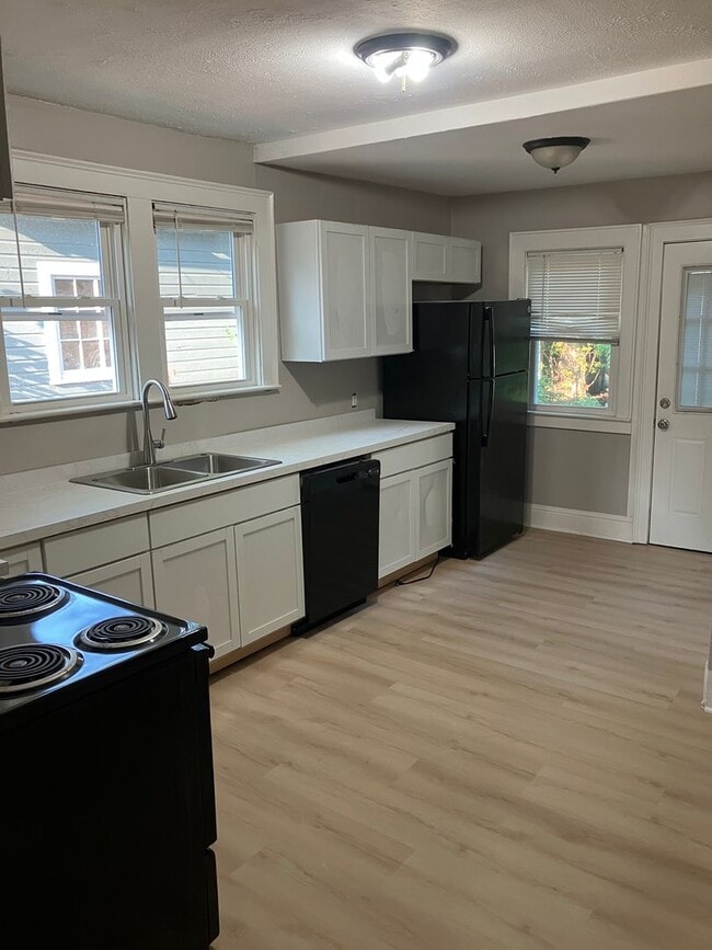 Primary Photo - Spacious 4BR 2 Bath Colonial