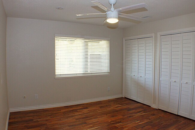 Building Photo - Stunning 3 bed, 2 bath Townhome for Rent.