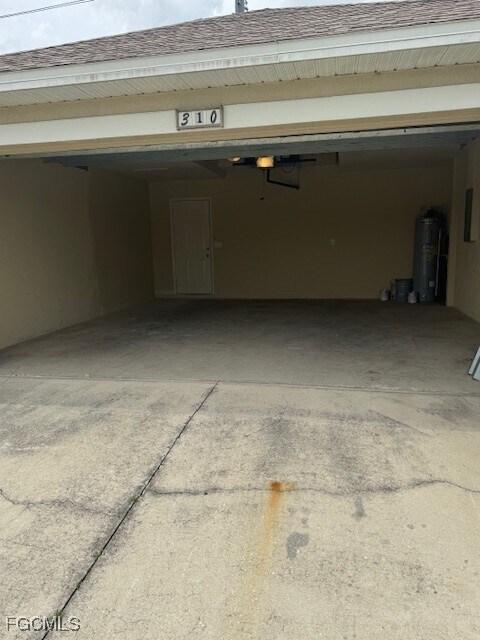 Building Photo - 310 SW 24th Ave