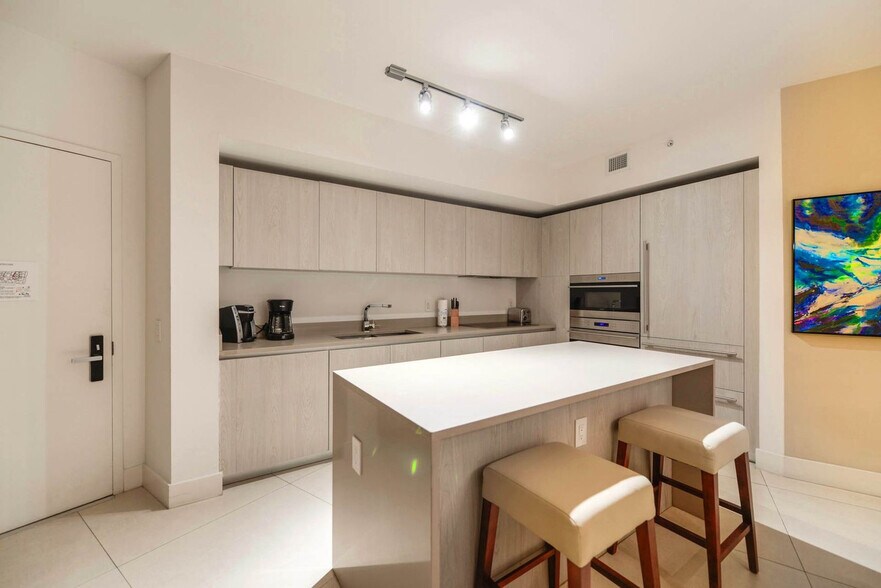 Building Photo - 4111 S Ocean Dr