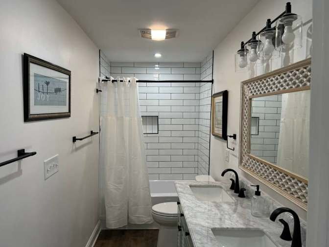 Building Photo - 2827 E 5th Ave