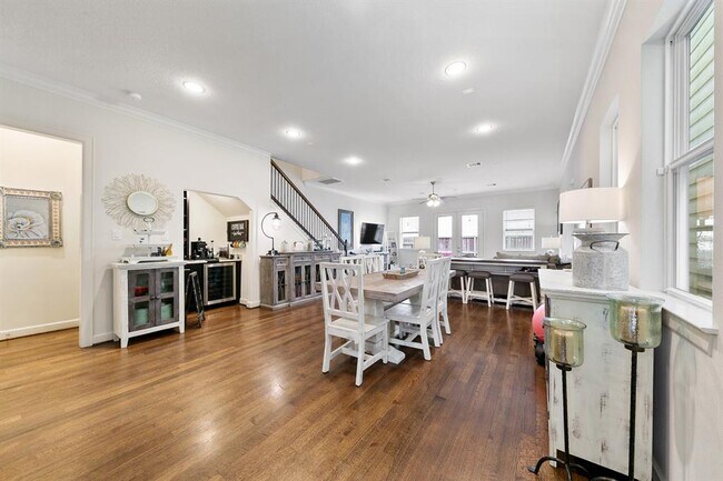 Building Photo - 5633 Petty St