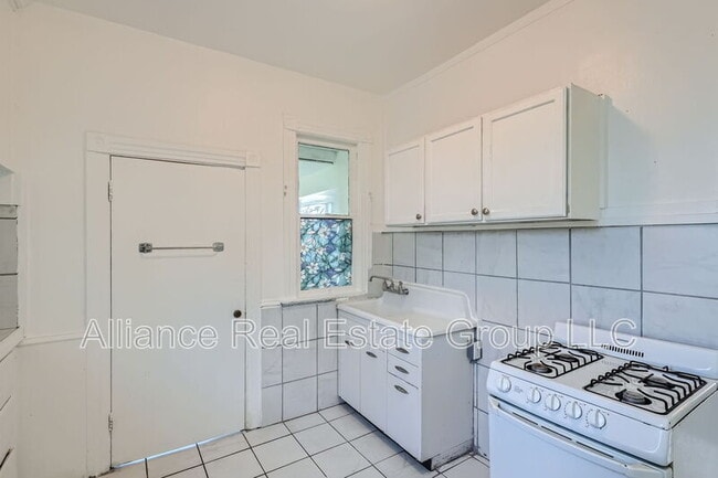 Building Photo - 41 W Byers Pl