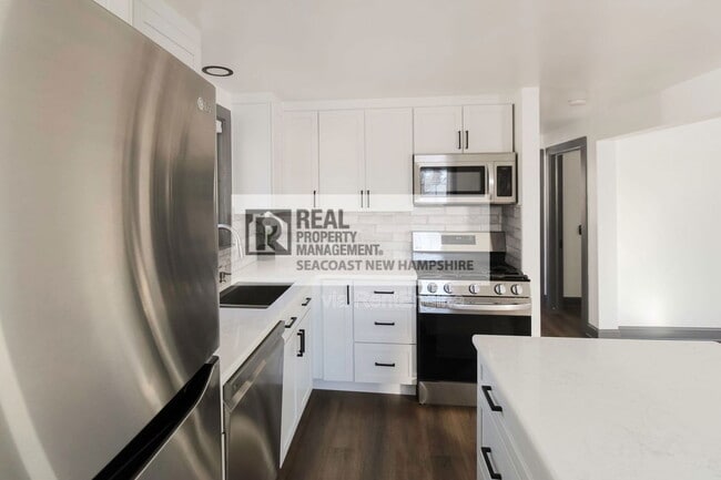 Building Photo - 5 Staples St