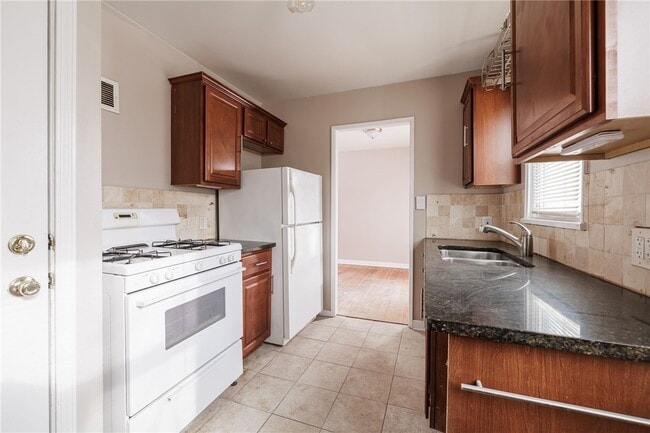 Building Photo - 131 Edgemont Rd