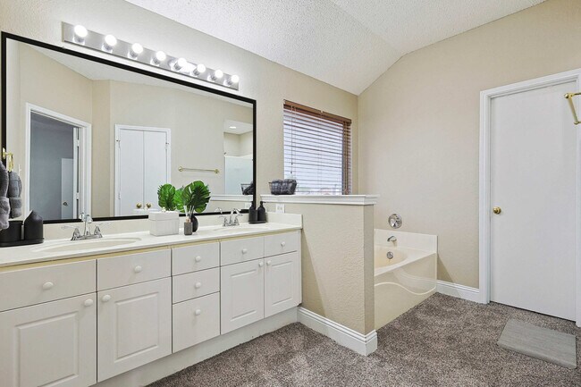 Building Photo - 967 Grand Central Pkwy