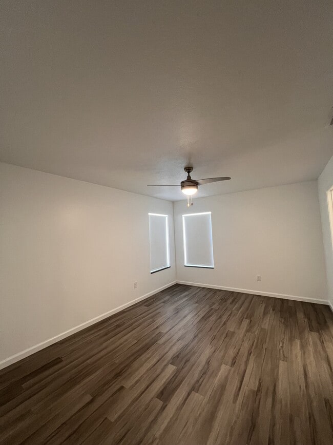 Building Photo - 209 Millersburg St