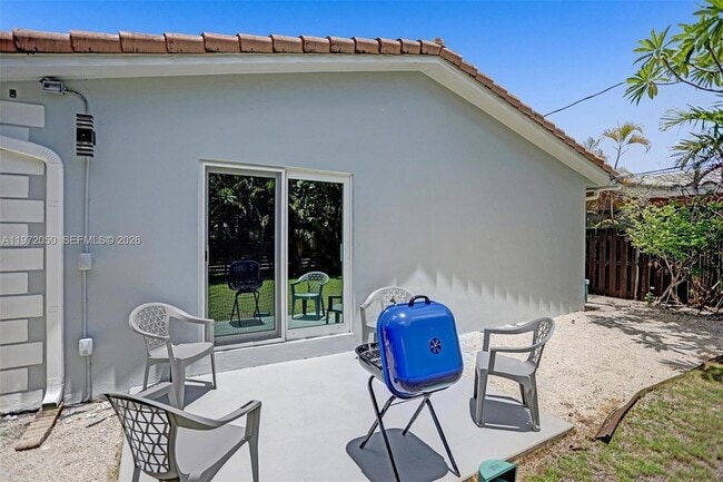 Building Photo - 3320 NE 13th Ave