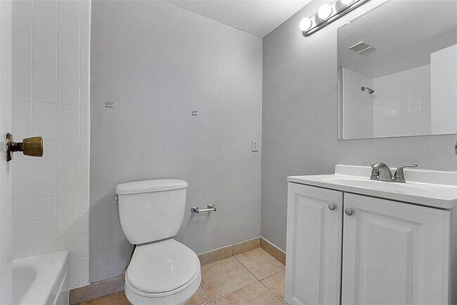 Building Photo - 4354 NW 9th Ave