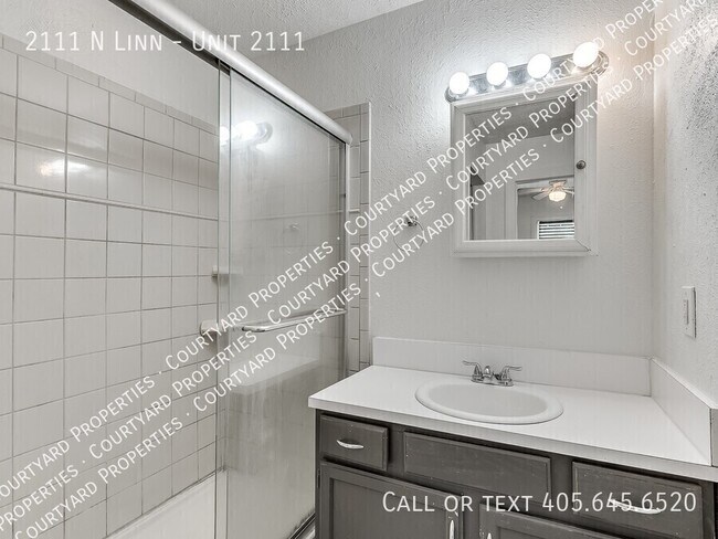 Building Photo - 2111 N Linn Ave