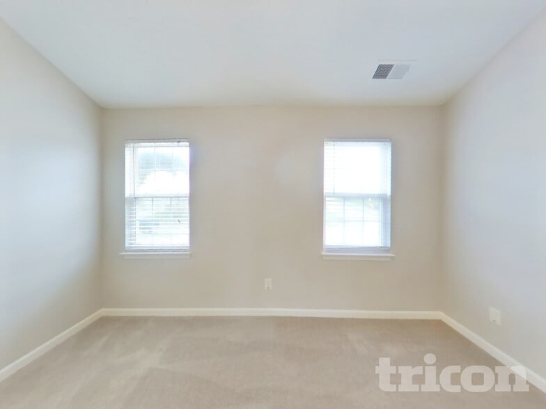 Building Photo - 5940 Briggs Dr