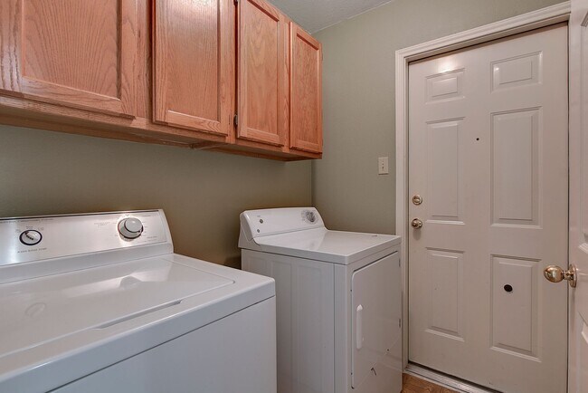 Building Photo - Elegant Pflugerville Home with Comfortable Living Spaces