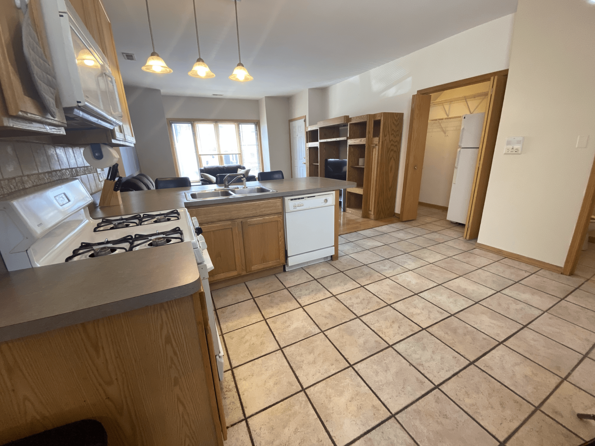 Kitchen - View 2 - 2442 W Fillmore St