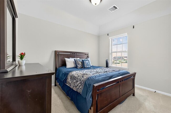 Building Photo - 30148 Southern Sky Dr