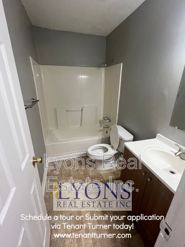 Building Photo - 1602 Lexington Cir
