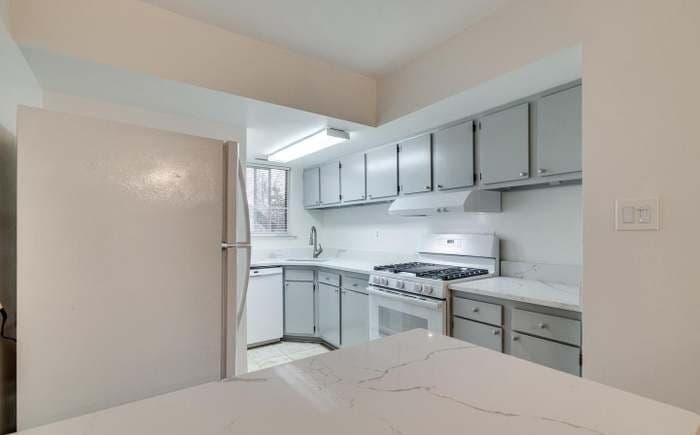 Kitchen - 3700 N Rosser St