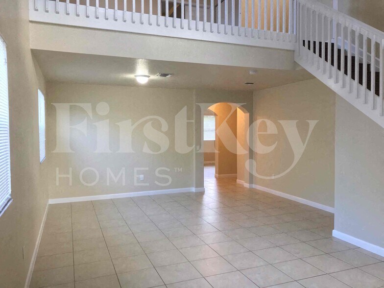 Building Photo - 181 NE 30th Pl