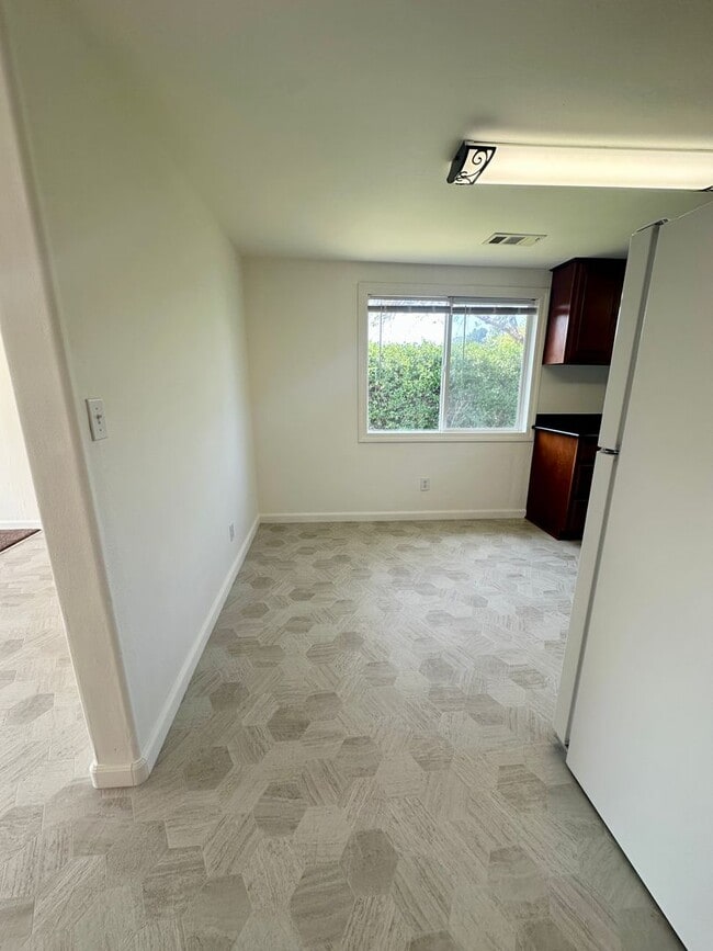 Building Photo - Fresh & Spacious 4 Bed / 2 Bath Home on Oversized Lot – McKinleyville - $2650