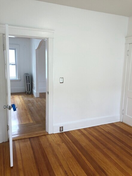 Building Photo - 49 Pembroke Ave