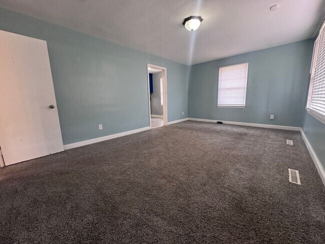 Building Photo - 302 Brookwood Ave