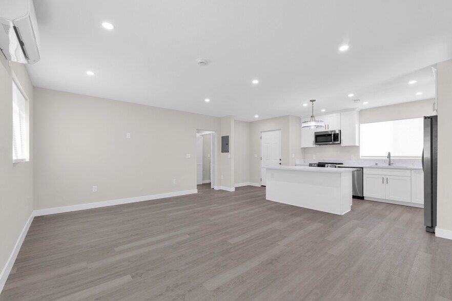 Building Photo - 1575 Manning Ave