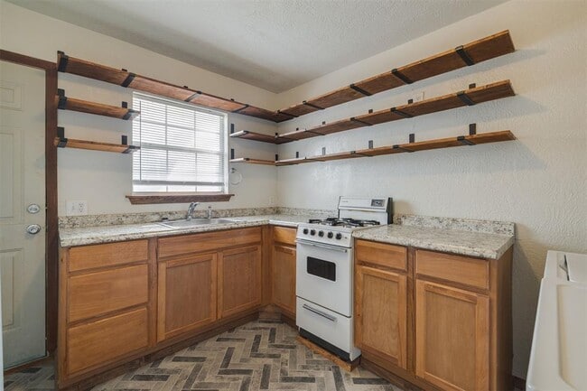 Building Photo - 1131 Stubbeman Ave