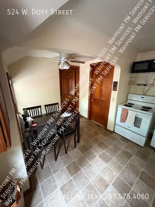 Building Photo - 524 W Doty St