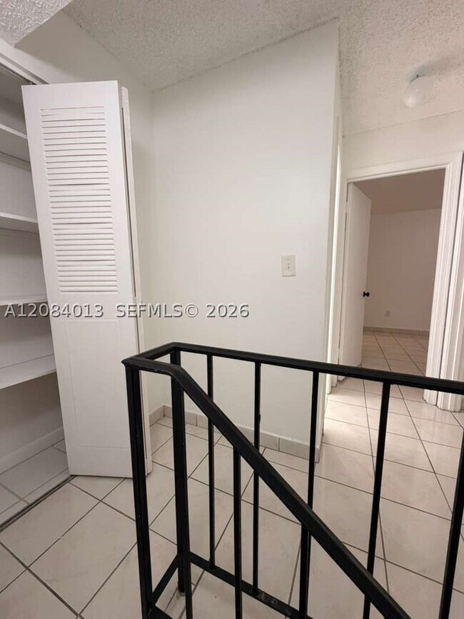Building Photo - 1255 W 53rd St