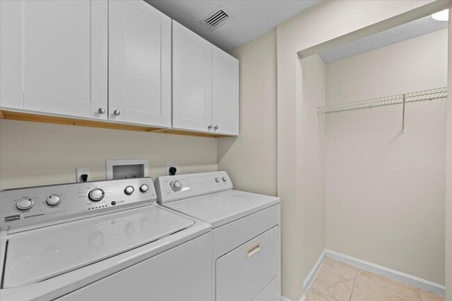 Building Photo - 6203 Myrtlewood Cir W