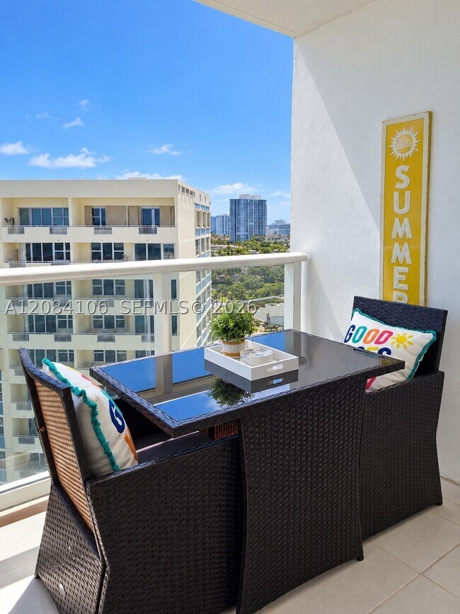 Building Photo - 3140 S Ocean Dr