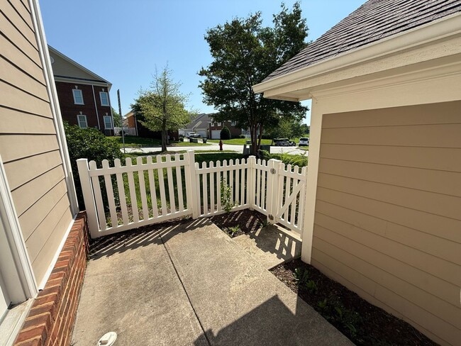 Building Photo - 1525 Old Trail Dr