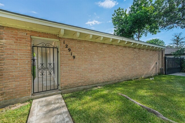Building Photo - 12919 Westella Dr