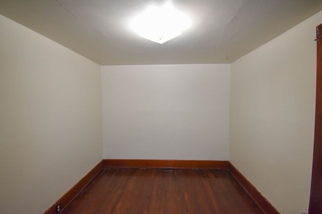 Building Photo - 205-205 S Summit St