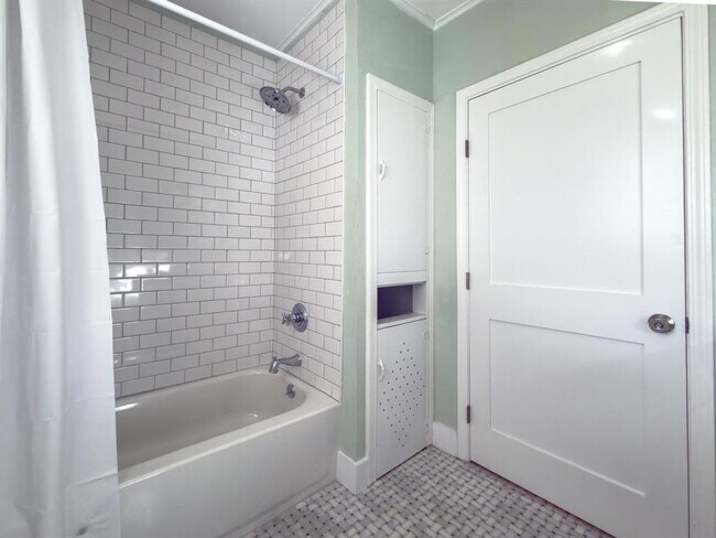 Building Photo - 267 Bodemann Ln