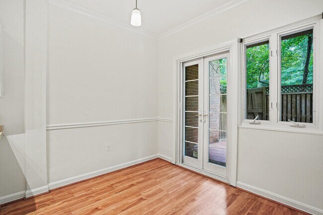 Building Photo - 4114 Davis Pl NW
