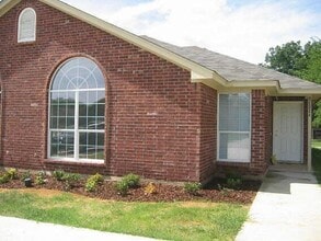 Building Photo - 1718 Tina Marie Rd