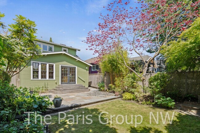 Building Photo - Exceptional Green Lake 3BR * Gorgeous In &...