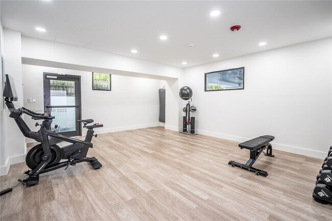 Building Photo - 6960 Rue Vendome