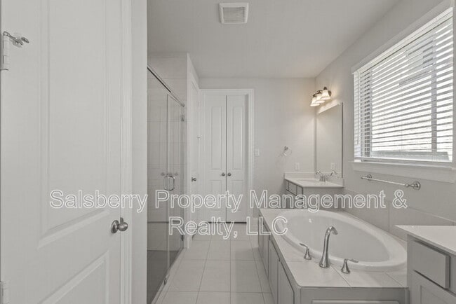 Building Photo - 2021 Daniel Dr