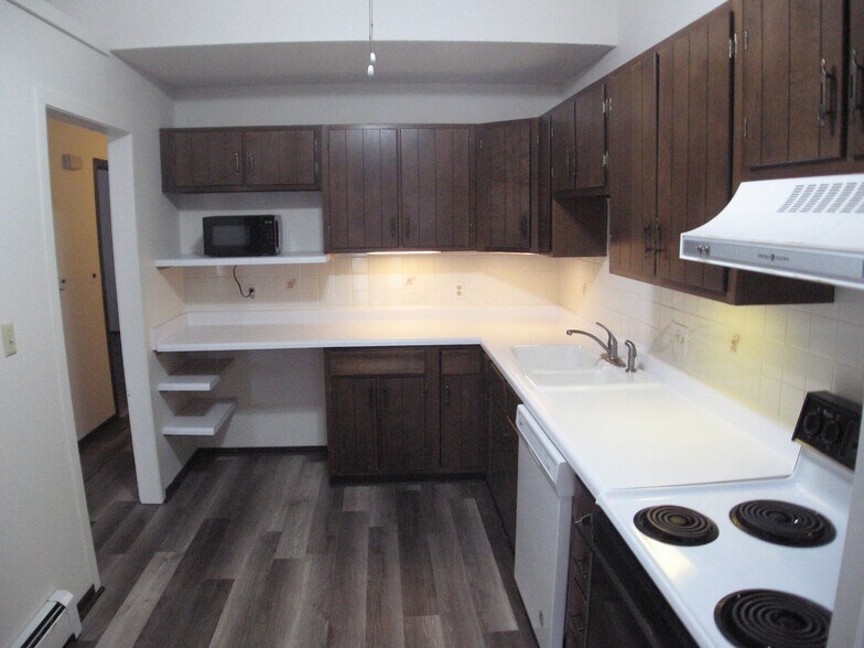 Building Photo - 1155 Lakeside Dr