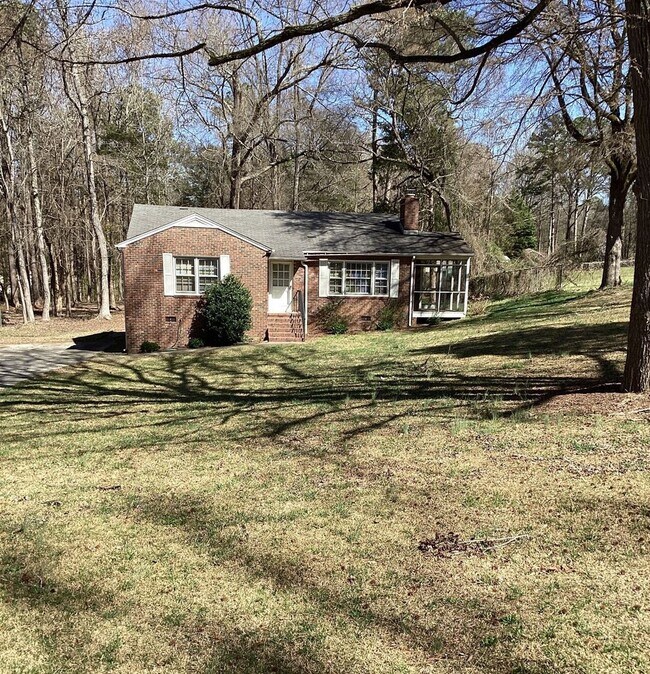 Building Photo - 3016 Hilton Rd