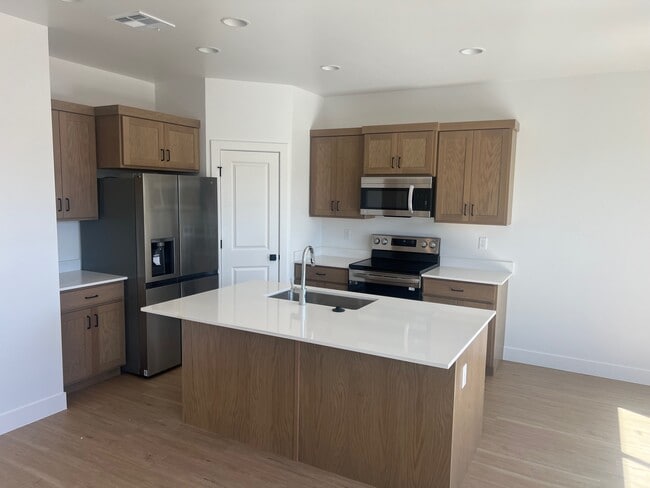 Building Photo - 1811 Livy Ln