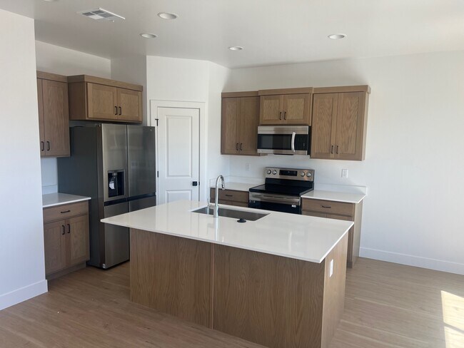 Building Photo - 508 E Heritage Pl