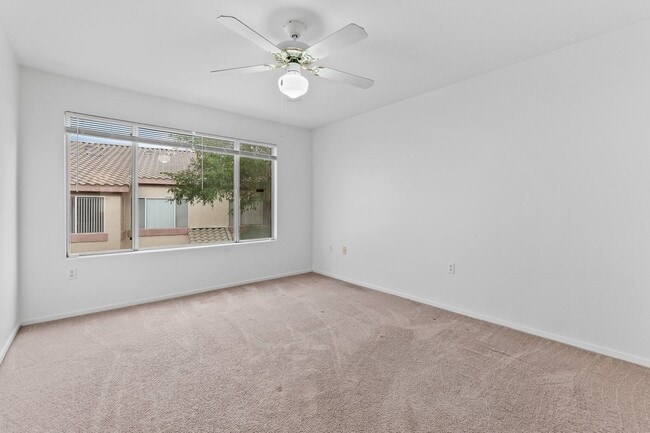 Building Photo - Beautiful 2 Bedroom Condo with Community P...