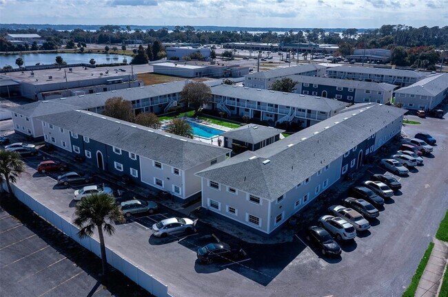 Building Photo - 1400 Eudora Rd