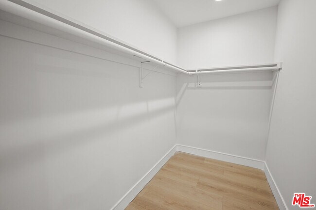 Building Photo - 2700 Larga Ave