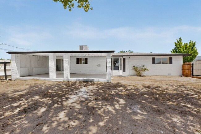 Building Photo - 824 Ortega Rd NW