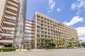 Building Photo - 500 University Ave