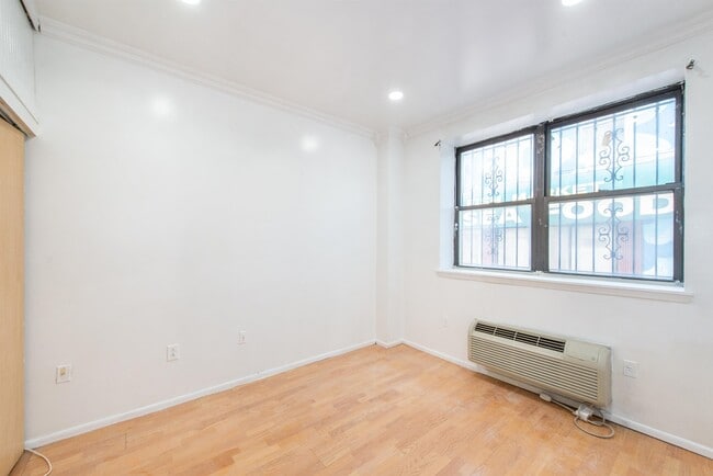 Building Photo - 111 Mulberry St