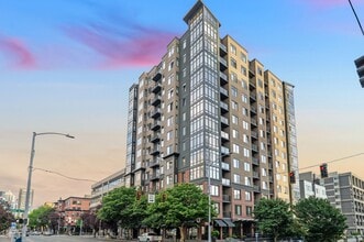 Building Photo - Beautiful Studio in Belltown